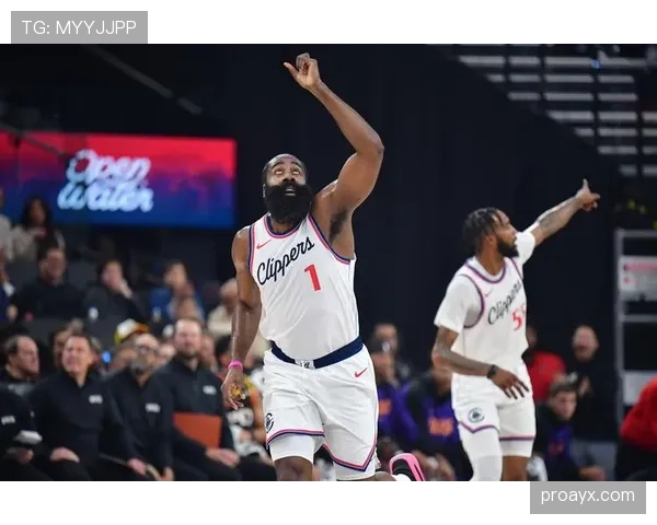 米特罗维奇身体对抗能力显著提升，助球队逆转取胜表现抢眼