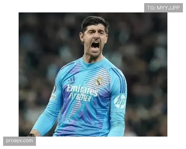 库尔图瓦点球大战神勇扑救，稳健表现引热议