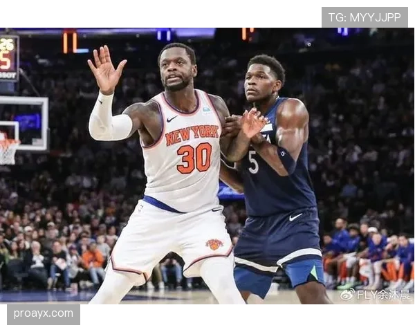 朱利叶斯·兰德尔篮下强攻效率提升显著，助尼克斯拉开内线差距
